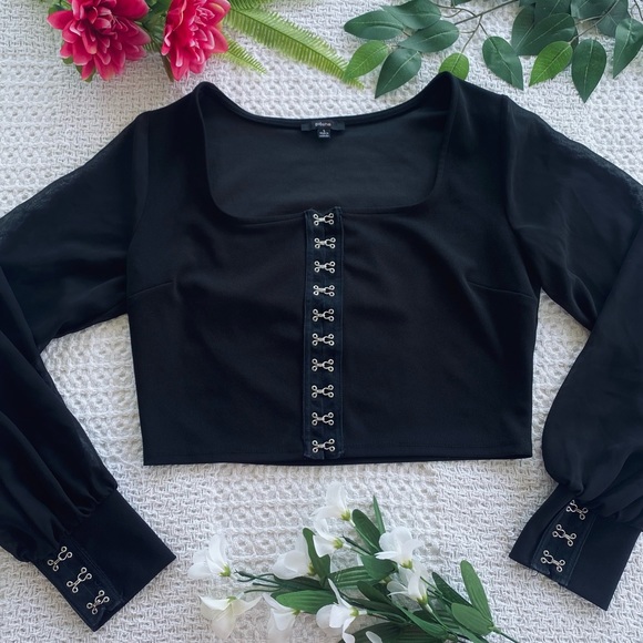 Women’s Top - Picture 2 of 2